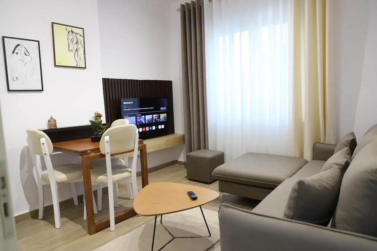 Noel City Centre Apartment 베라트