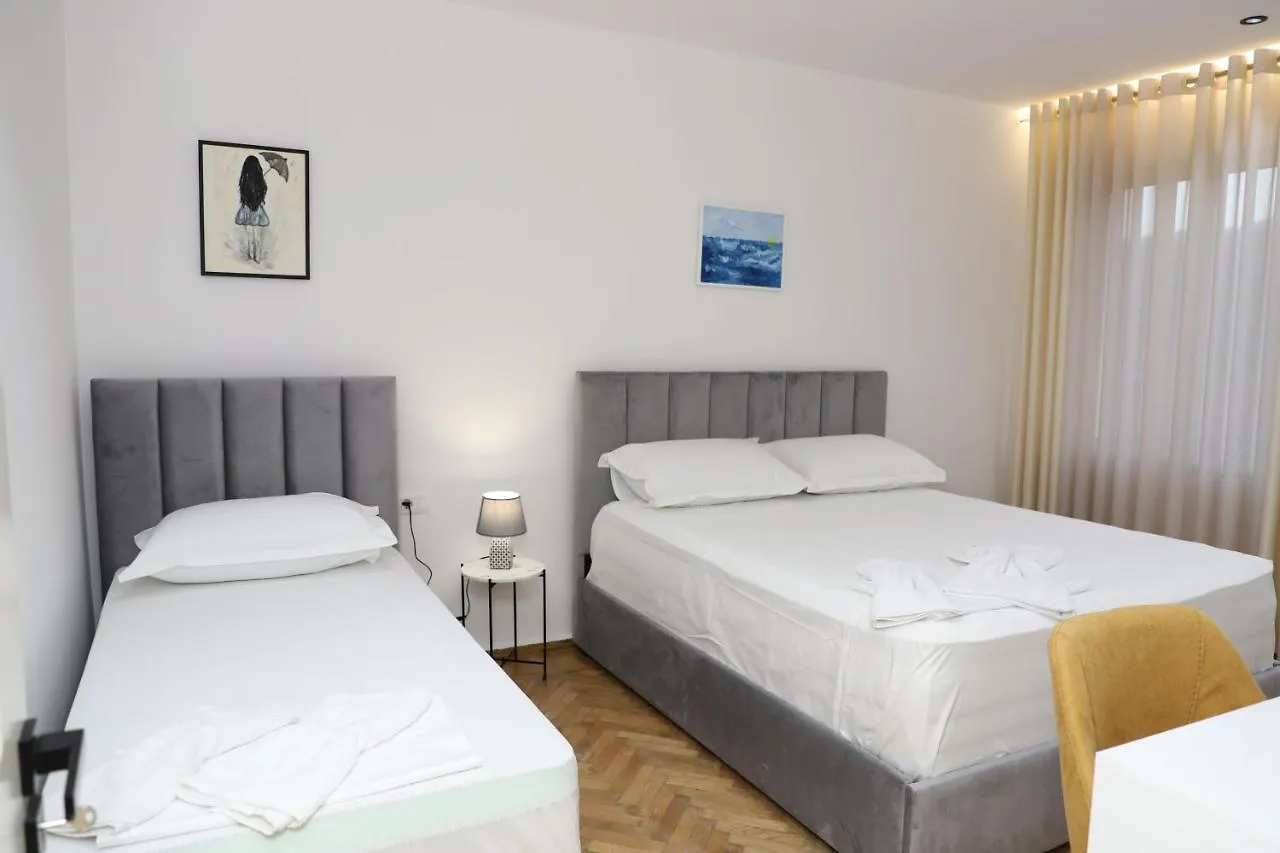 Noel City Centre Apartment 베라트