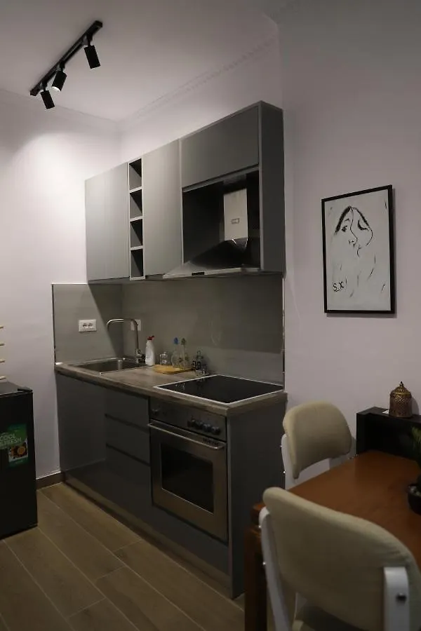Noel City Centre Apartment 베라트