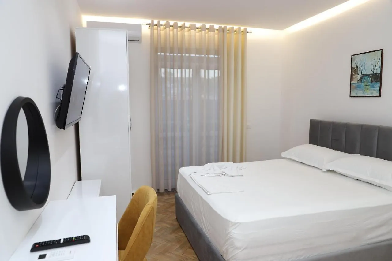 Noel City Centre Apartment 베라트 0*,